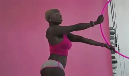 Memelerini sallamak erotik sexs film ise tombul büyükanne dövülerek