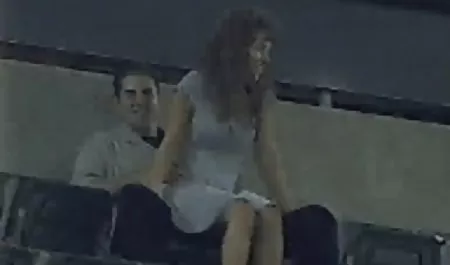 Sarışın karısı Clara ve yeni yabancılar büyük sexs konulu film bir horoz