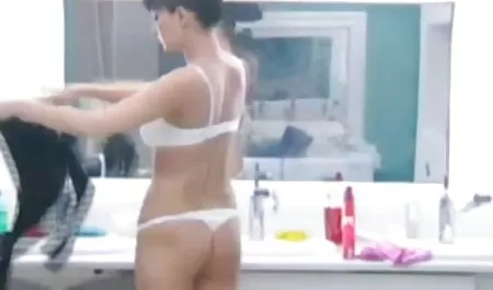 Büyük deldi göğüsler ile hülya koçyiğit sexs filmi yaramaz Üçlü Abanoz