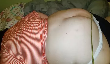 Petite bebeğim türksexsfilmi Penny Pax popo fişi ile muff yoruyor!
