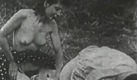 Büyükbabası Albert sıcak sulu kedi ıslak hülya koçyiğit sexs filmi tatmak istiyor