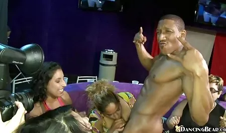 İtalyan sansürsüz sexs filmleri MİLF ile banyo