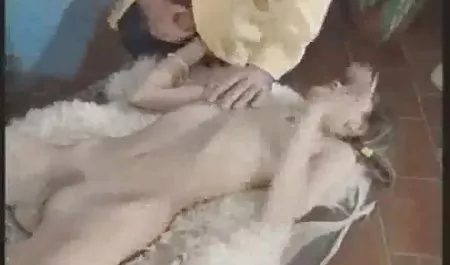 MİLF busty lesbian porn film izle Reny kamera üzerinde büyük göğüsleri gösterir